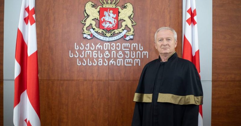 საკონსტიტუციო სასამართლოს მოსამართლემ თანამდებობა დატოვა