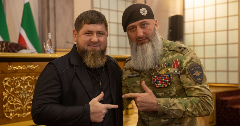 კონტრტერორიზმისთვის დაჯილდოებული კადიროველი კომანდირი ჰამასის დახმარების პირობას დებს