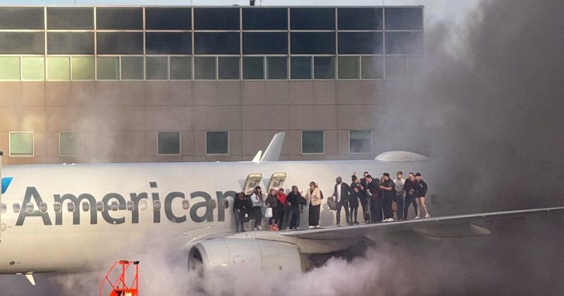 American Airlines-ის თვითმფრინავს, რომელიც დენვერის აეროპორტში დაეშვა, ცეცხლი გაუჩნდა