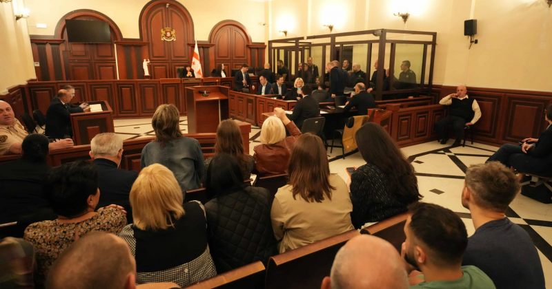 ადვოკატი 8 პირის პროცესზე: ბრალდებულს დენი ურტყამს და ეუბნებიან ხელი აღარ დაადოო