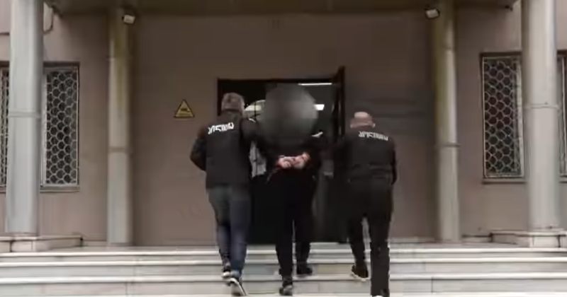 ფულის გამოძალვის მიზნით პირადი ცხოვრების კადრებით დაემუქრნენ – დააკავეს 3 პირი