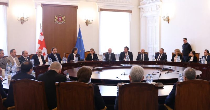 სანქციების შემდეგ, კობახიძე მოსამართლეებსა და იუსტიციის უმაღლეს საბჭოს შეხვდა