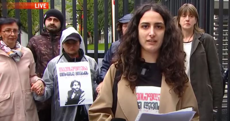 რეჟიმის პატიმრების ოჯახები საზმაუსგან ეთერს და სხდომების LIVE-ში გადაცემას ითხოვენ