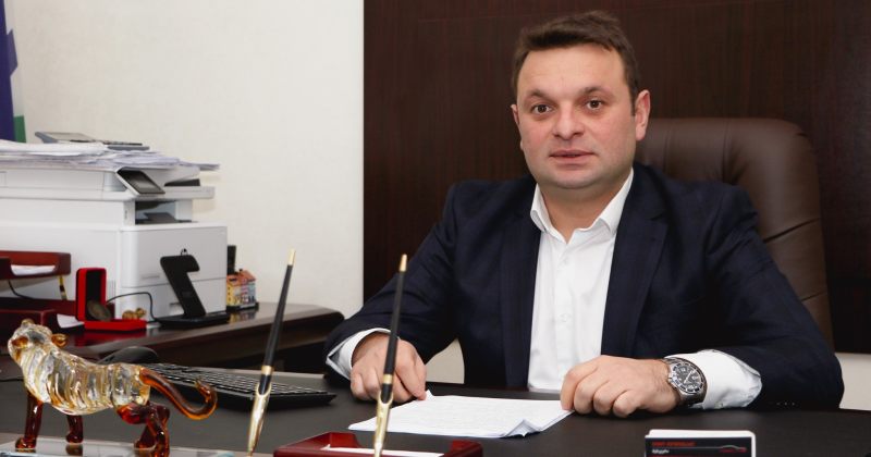 TI: სენაკის მერმა ბიძისა და ბიძაშვილის კომპანიებს ₾38 მილიონზე მეტის ტენდერები მოაგებინა