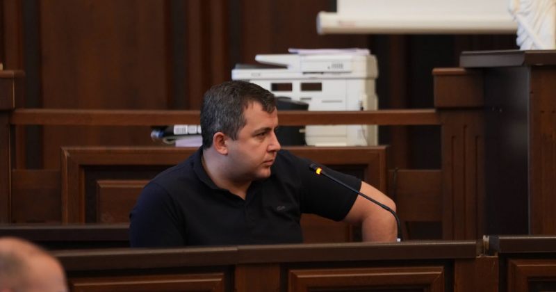 "არ დამინახავს, ქვა ვინ მესროლა" – 11 პირის საქმეზე პოლიციელი იკითხება