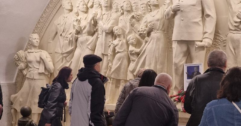 რუსეთში სტალინის ბარელიეფთან პუტინისა და მედვედევის ანტისტალინისტური ციტატები მიიტანეს