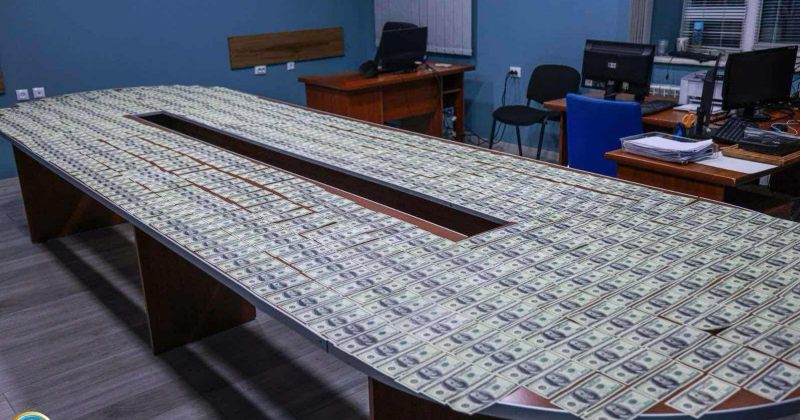 შიდა ქართლში გაასაღეს $188 900 ყალბი ფული – საგამოძიებომ ორი პირი დააკავა