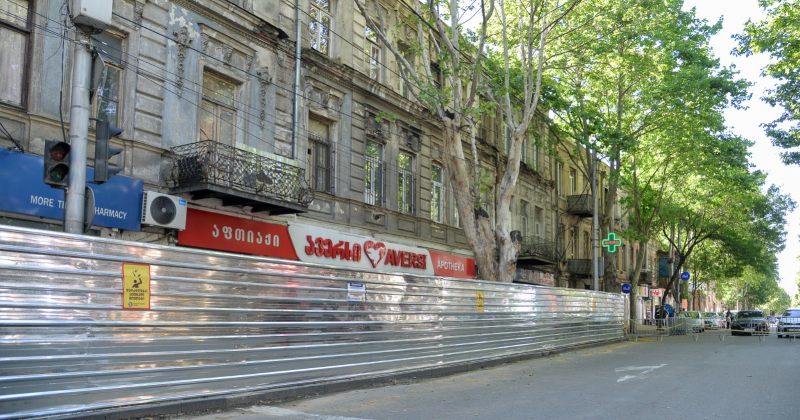მერია: არსებობს ფასადის ჩამონგრევის საფრთხე - დადიანის N2-თან მოძრაობა ისევ შეზღუდულია