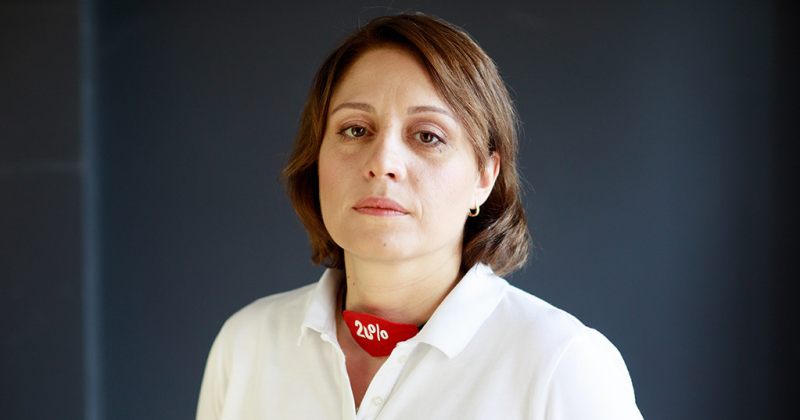 კალაძის ბანერის "დაზიანებისთვის" ელენე ხოშტარიას 1 წლით და 6 თვით პატიმრობა მიუსაჯეს