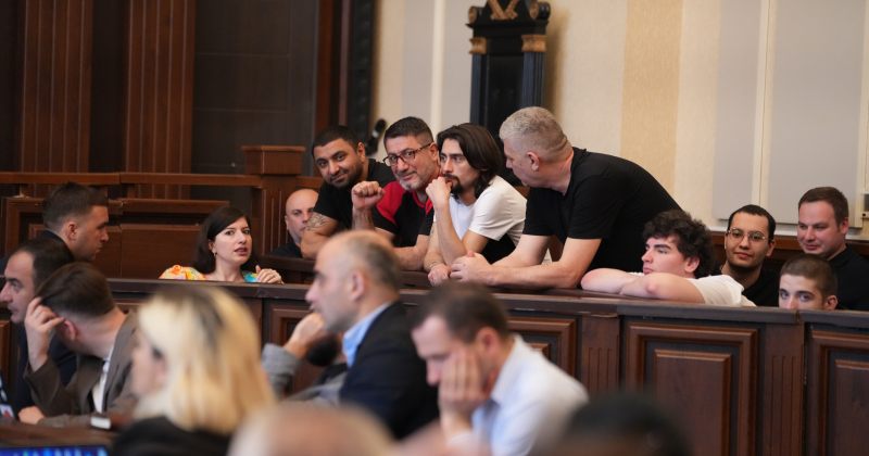 მოწმემ ვერ გაიხსენა, რომ ზვიად ცეცხლაძე მან დაკითხა – რა ხდებოდა 8 პირის სასამართოზე