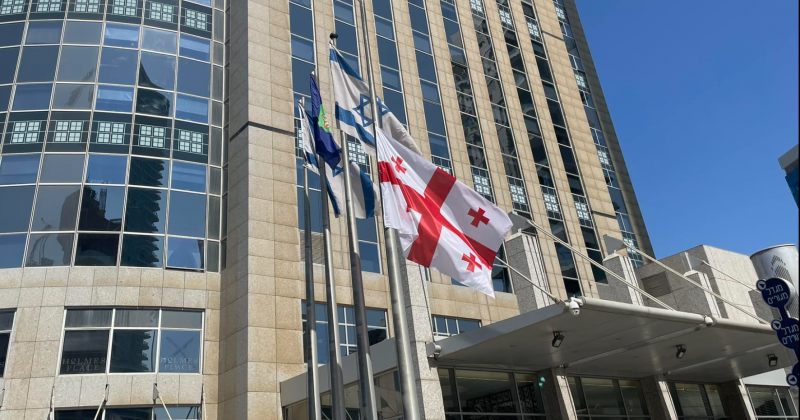 ისრაელში საქართველოს საელჩოს შენობის მიმდებარედ ჭურვი ჩამოვარდა – საელჩო