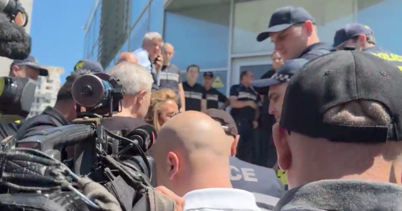 გივი თარგამაძე დააკავეს – ის პოლიციის განყოფილებასთან თავად მივიდა