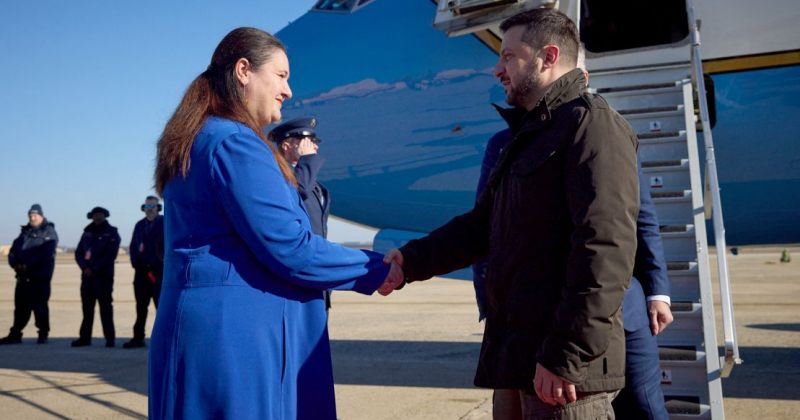 მედია: ზელენსკიმ აშშ-ში უკრაინის ელჩს თანამდებობიდან გადაყენების შესახებ შეატყობინა