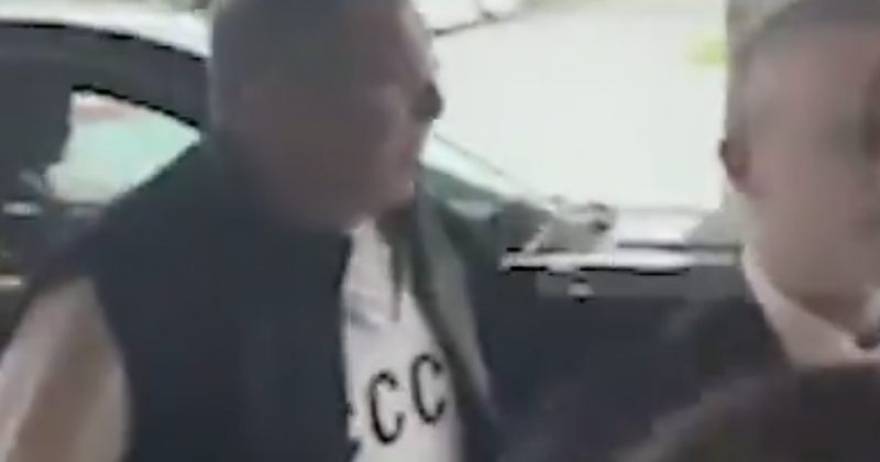 ლავროვი ალასკაში, როგორც ჩანს, სვიტერზე გამოსახული CCCP-ს წარწერით ჩავიდა
