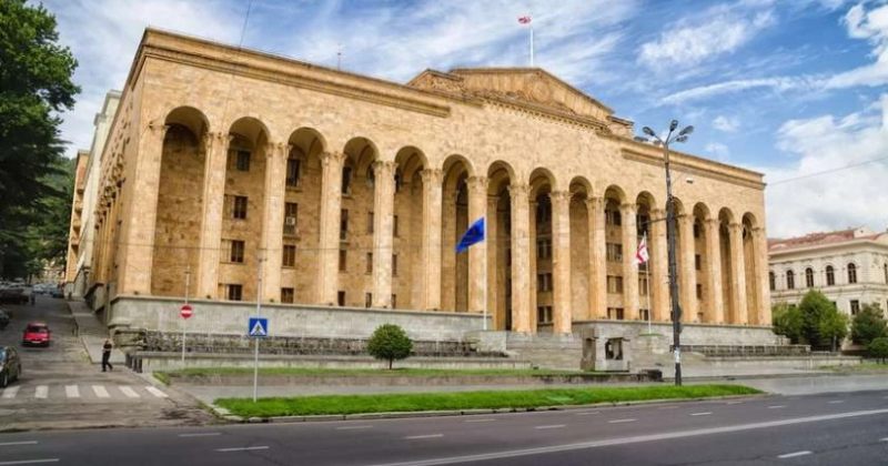 პარლამენტის არსენალის მთაზე გადატანისთვის ოცნებამ ბაზრის მოკვლევა გამოაცხადა