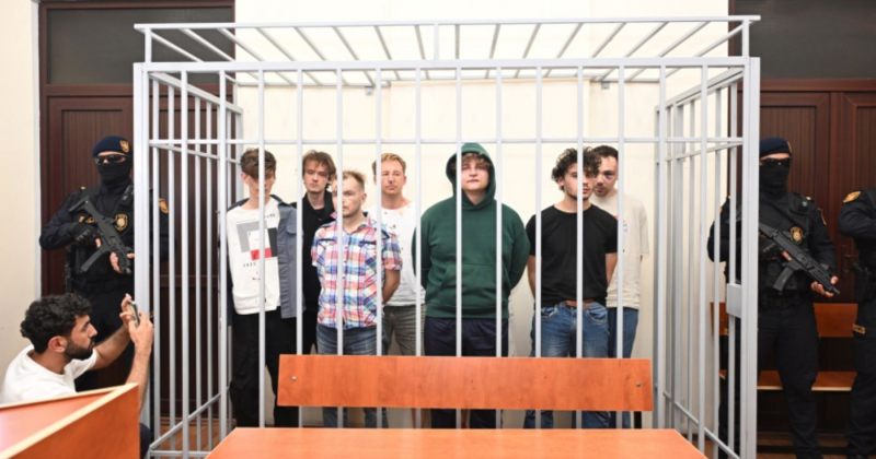 ბაქოს სასამართლომ ნარკოტიკებით ვაჭრობაში ბრალდებული რუსეთის 8 მოქალაქე პატიმრობაში დატოვა