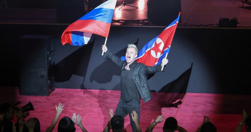 რუსმა მომღერალმა, შამანმა ფხენიანში კონცერტი გამართა და კიმ ჩენ ინს სიმღერა მიუძღვნა