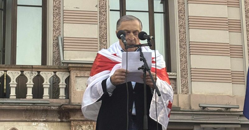 "ძალაუფლება ხალხს ეკუთვნის" – ბურჭულაძემ აქციაზე დეკლარაცია წაიკითხა