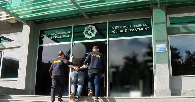 შსს: დააკავეს პირი, ვისი მითითებითაც არასრულწლოვანი კლიენტებს სექსუალურ მომსახურებას უწევდა