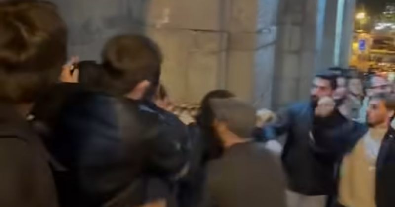 გამოძიება ჯგუფურად ჩადენილი ძალადობის მუხლით დაიწყო - შსს მეტეხის ხიდთან მომხდარზე
