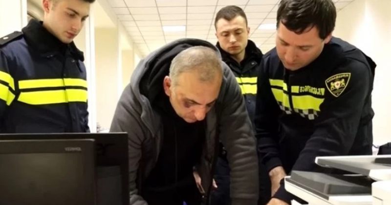 ტერორიზმის მცდელობაში ბრალდებულ ელისაშვილს 15 წლამდე პატიმრობა ემუქრება - პროკურატურა  