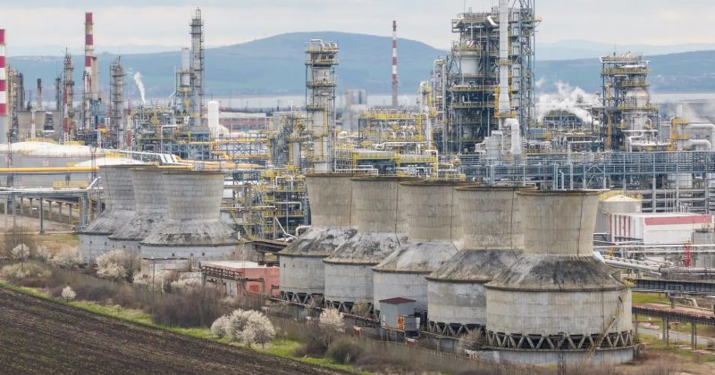 მედია: აშშ-ს სანქციების ფონზე ბულგარეთი Lukoil-ის ქარხნის ჩამორთმევასა და გაყიდვას აპირებს