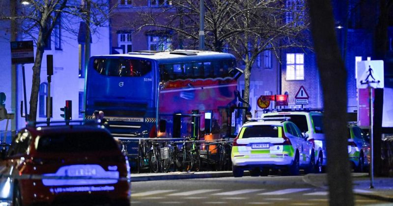 სტოკჰოლმში ცარიელი, ორსართულიანი ავტობუსი ხალხს შეეჯახა - დაიღუპა, სულ მცირე, 3 ადამიანი