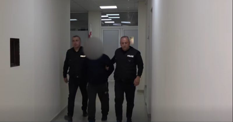 მოზარდი ძალადობით და უმწეობის გამოყენებით გააუპატიურა – კასპში დაკავებულს ბრალი წარედგინა