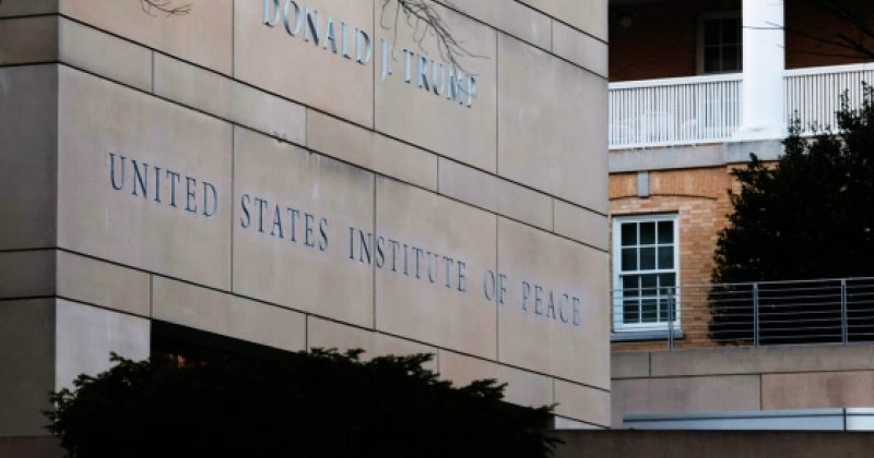 აშშ-ს მშვიდობის ინსტიტუტის შენობას დონალდ ტრამპის სახელი დააწერეს