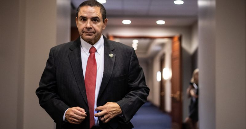 ტრამპმა შეიწყალა დემოკრატი კონგრესმენი, რომელსაც ბაქოსგან ქრთამის აღება ედებოდა ბრალად