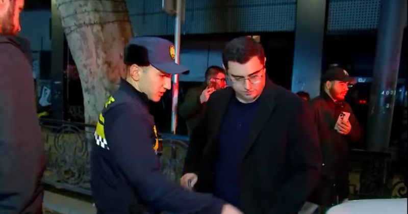 პარტიის ოფისთან, პოლიციამ გიგა ლემონჯავა გააჩერა და ზედაპირულად დაათვალიერა 