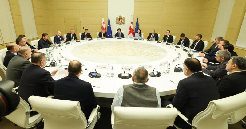 კობახიძე სამთავრობო კომისიის ფორმატში სადისტრიბუციო კომპანიების წარმომადგენლებს შეხვდა