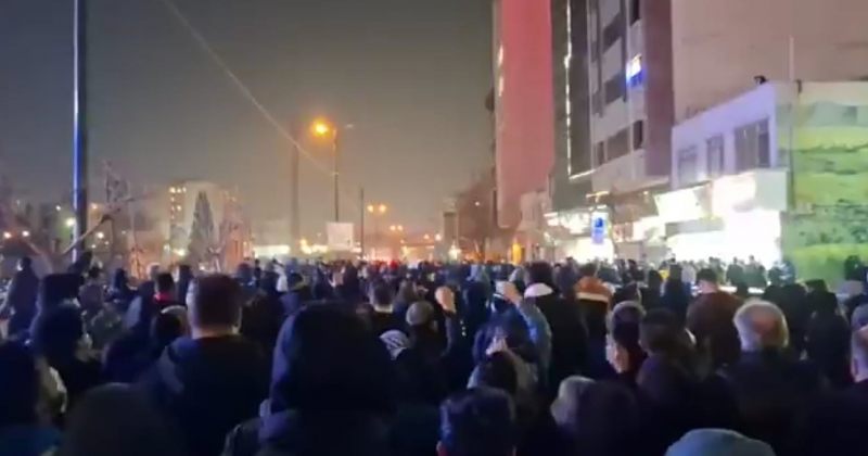 თეირანსა და სხვა ქალაქებში მასშტაბური ანტისამთავრობო აქციები გაიმართა (VIDEO)