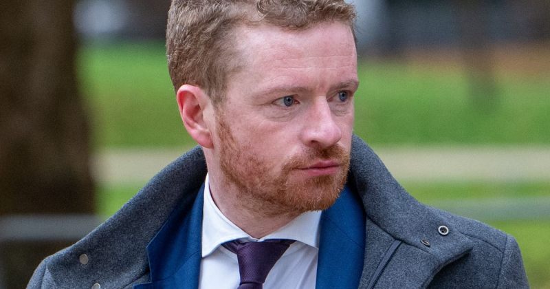 სტარმერის მრჩეველი ეპსტინთან კავშირის მქონე პირის ელჩად დანიშვნასთან დაკავშირებით გადადგა