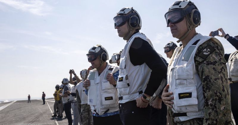 ტრამპის წარმომადგენლებმა ახლო აღმოსავლეთში მყოფი ამერიკული ავიამზიდი მოინახულეს