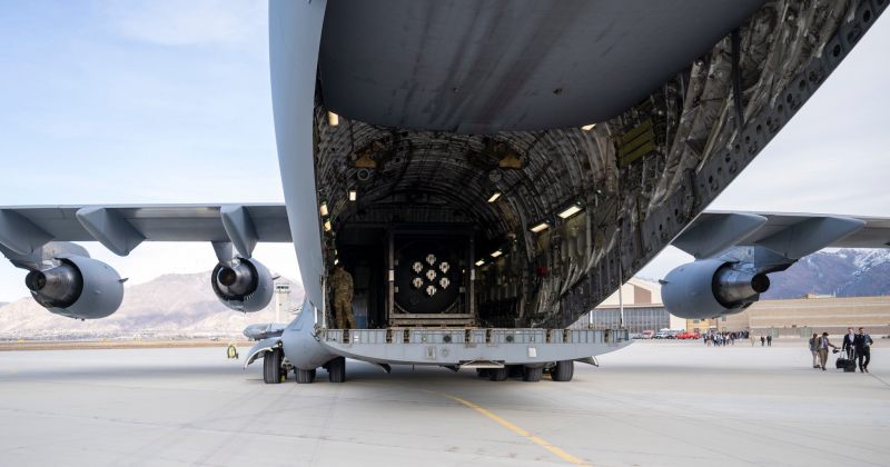 აშშ-ს არმიამ მინიატიურული ბირთვული რეაქტორი საჰაერო გზით პირველად გადაიტანა