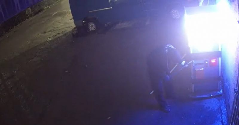 სწრაფი ჩასარიცხი აპარატების გაქურდვით 12 000 ლარს დაეუფლნენ - შსს-მ 2 პირი დააკავა