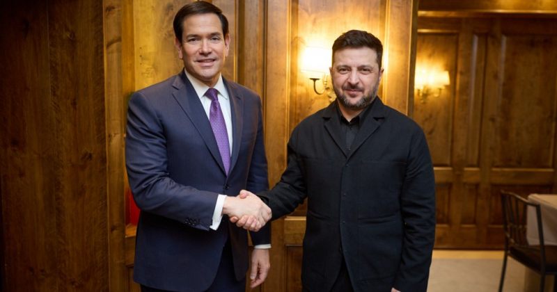 ზელენსკი მიუნხენში აშშ-ს სახელმწიფო მდივანს შეხვდა და ფრონტზე ვითარება გააცნო