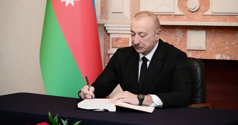 ალიევმა ილია II-ს გარდაცვალების გამო გახსნილ სამძიმრის წიგნში ჩანაწერი დატოვა