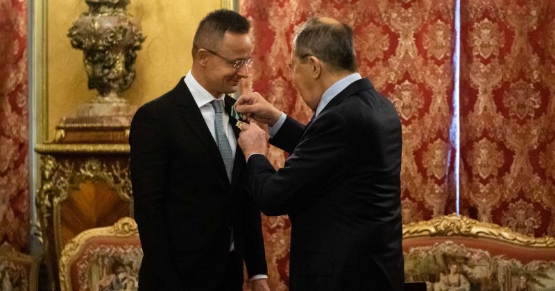 უნგრეთი კრემლს ოლიგარქებზე, კომპანიებსა და ბანკებზე სანქციების მოხსნაში ეხმარებოდა - მედია