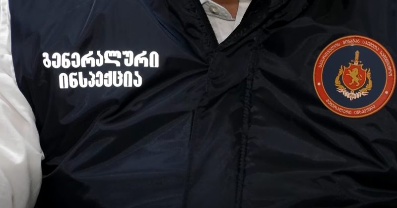 შსს: ქრთამის აღებისა და უფლებამოსილების ბოროტად გამოყენებისთვის 2 სამართალდამცავი დააკავეს
