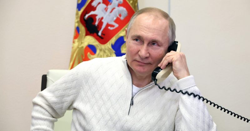 რუსეთში ინტერნეტის შეფერხების ფონზე როსტელეკომი ხალხს სახლის ტელეფონებზე დაბრუნებას ურჩევს