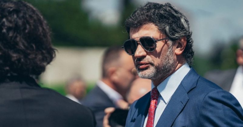 "ვერ ახერხებს გამოფრენას" - მერიაში ადასტურებენ, რომ კალაძე აბუ-დაბიში "ჩარჩა" 