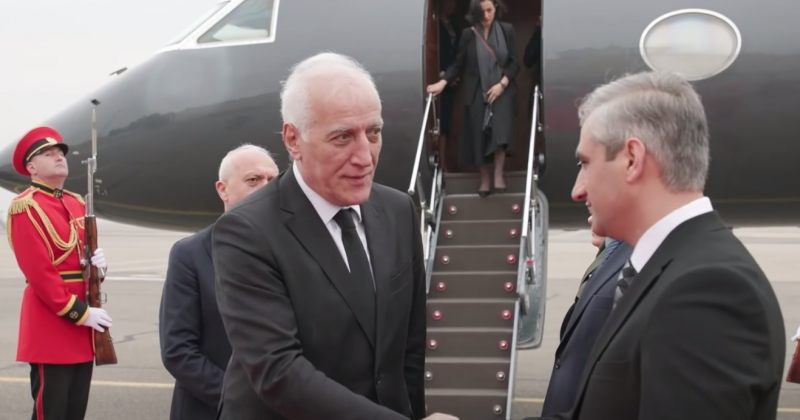  ილია II-ის დაკრძალვაზე დასასწრებად თბილისში სომხეთის პრეზიდენტი ჩამოვიდა