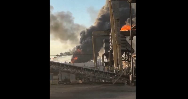 ტეხასის ერთ-ერთ უდიდეს ნავთობგადამამუშავებელ ქარხანაში ძლიერი აფეთქება მოხდა (VIDEO)