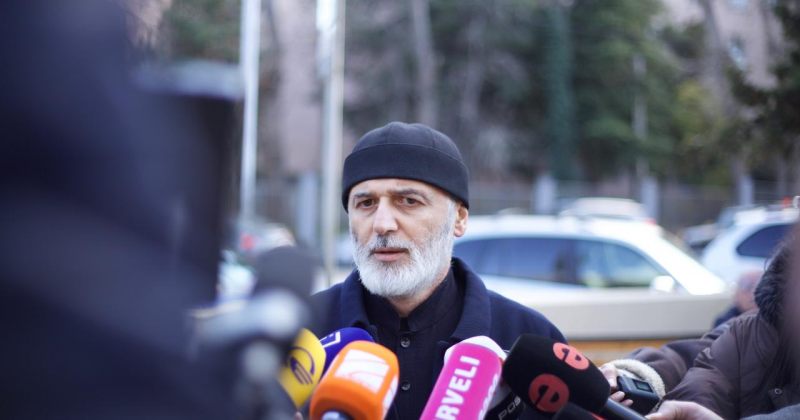 მამა ანდრია: მცირე კორიდორიდან წირვის დროსაც უწყვეტად შეეძლება მრევლს სამებაში შემოსვლა