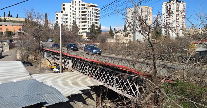 მერია ვაშლიჯვარში, მდინარე დიღმურაზე მდებარე ხიდს დაანგრევს და ახალს ააშენებს