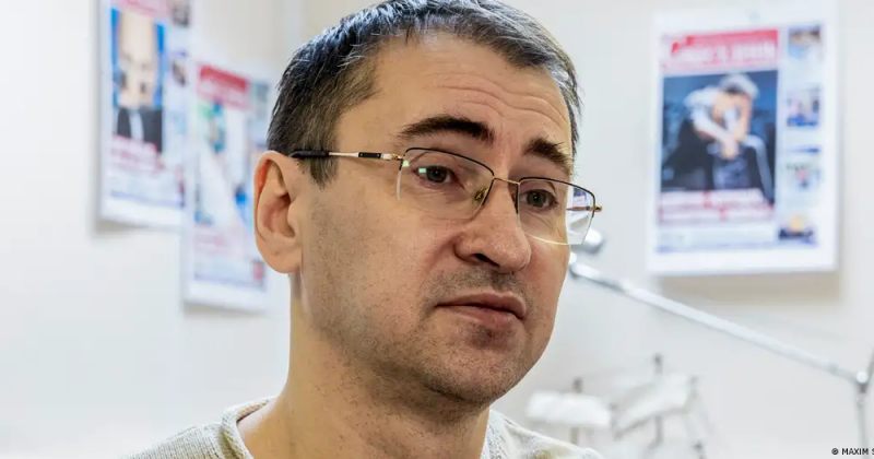 რუსეთში ოპოზიციური გამოცემის, Новая газета-ს მიმომხილველი დააკავეს