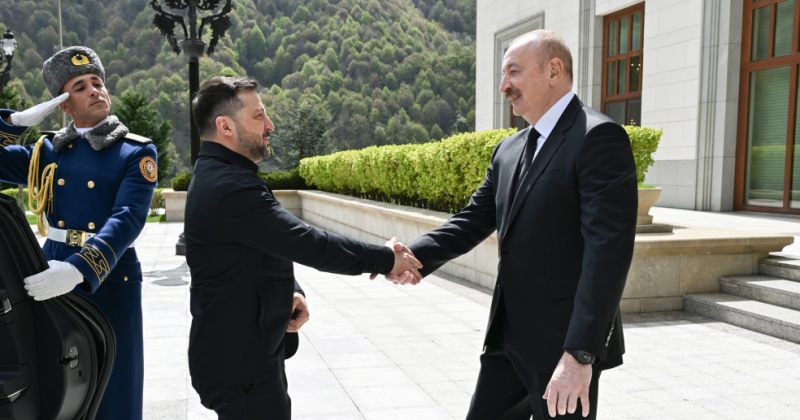 ზელენსკი აზერბაიჯანში ჩავიდა, ალიევს შეხვდა