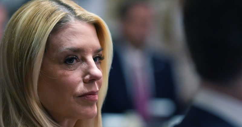 ტრამპმა პამელა ბონდი გენერალური პროკურორის თანამდებობიდან გაათავისუფლა